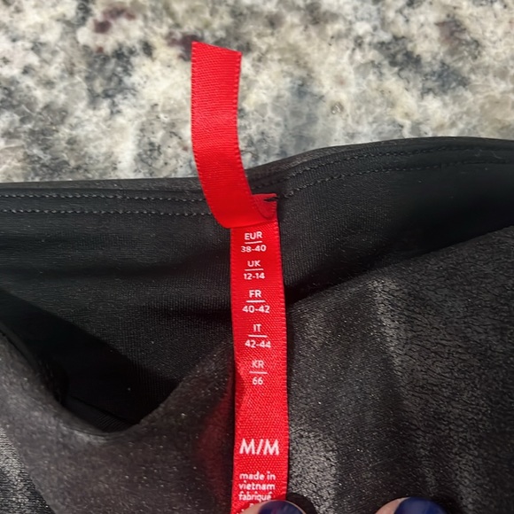 Spanx Faux Leather Mayo Leggings Sz M *EUC* - Picture 9 of 11